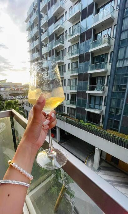 Lovely Unit With Free Wi-Fi & Netflix I Across Naia T3 Airport Manila Luaran gambar